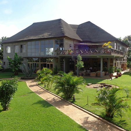 เวรู เวรู ริเวอร์ ลอดจ์ Villa Weru Weru ภายนอก รูปภาพ