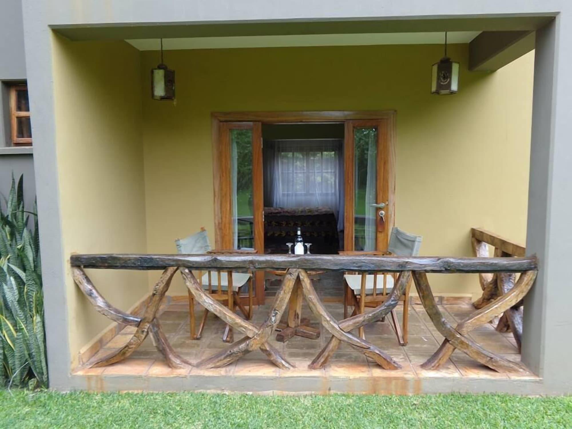 เวรู เวรู ริเวอร์ ลอดจ์ Villa Weru Weru ภายนอก รูปภาพ