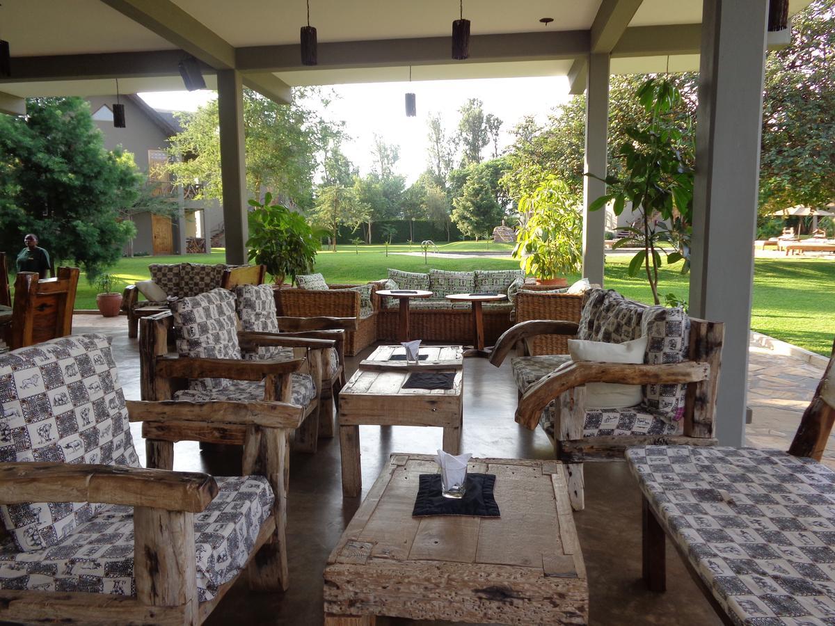 เวรู เวรู ริเวอร์ ลอดจ์ Villa Weru Weru ภายนอก รูปภาพ