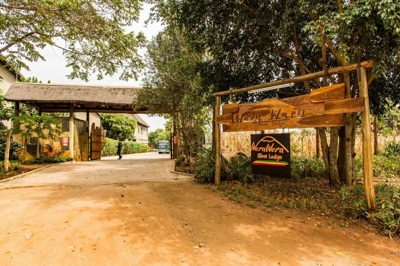 เวรู เวรู ริเวอร์ ลอดจ์ Villa Weru Weru ภายนอก รูปภาพ