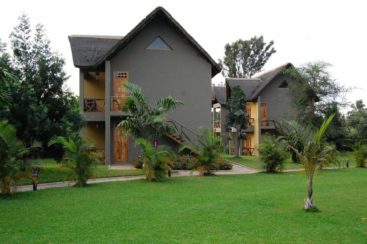 เวรู เวรู ริเวอร์ ลอดจ์ Villa Weru Weru ภายนอก รูปภาพ