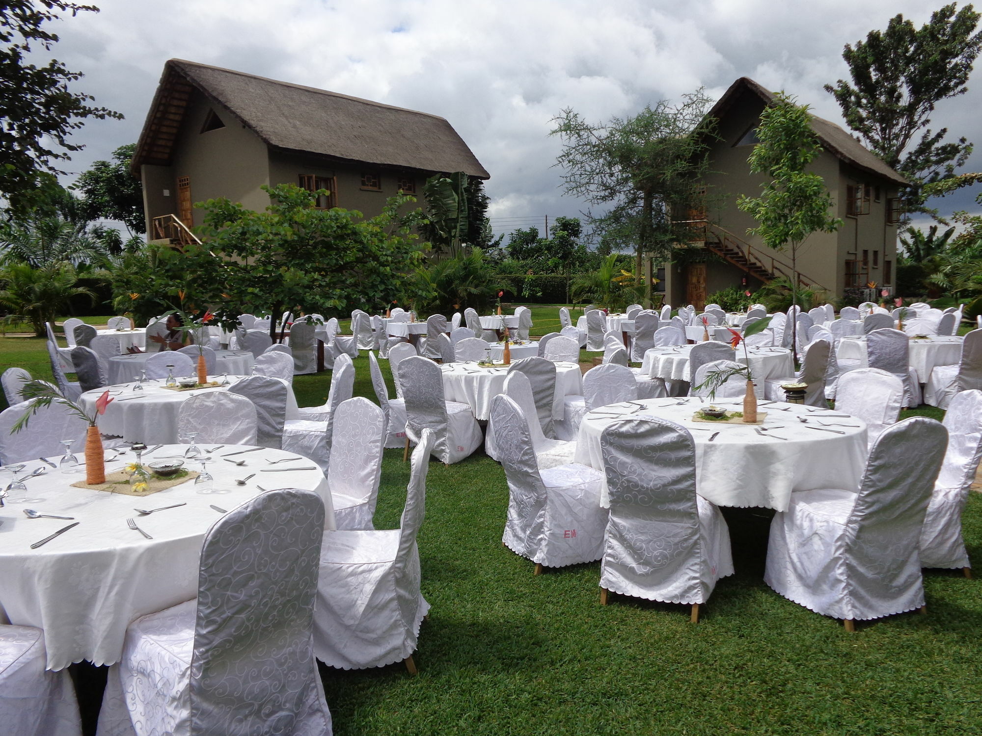 เวรู เวรู ริเวอร์ ลอดจ์ Villa Weru Weru ภายนอก รูปภาพ