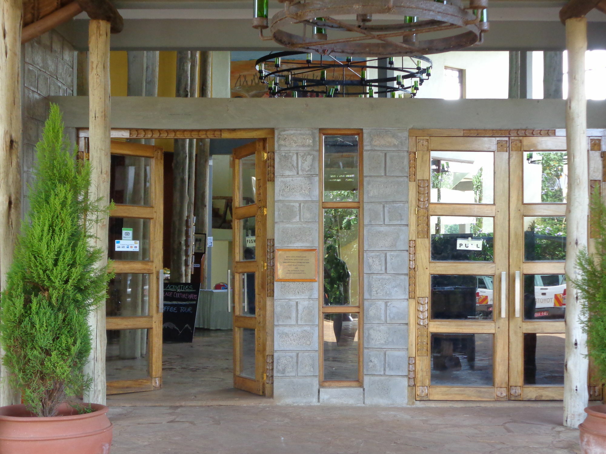 เวรู เวรู ริเวอร์ ลอดจ์ Villa Weru Weru ภายนอก รูปภาพ
